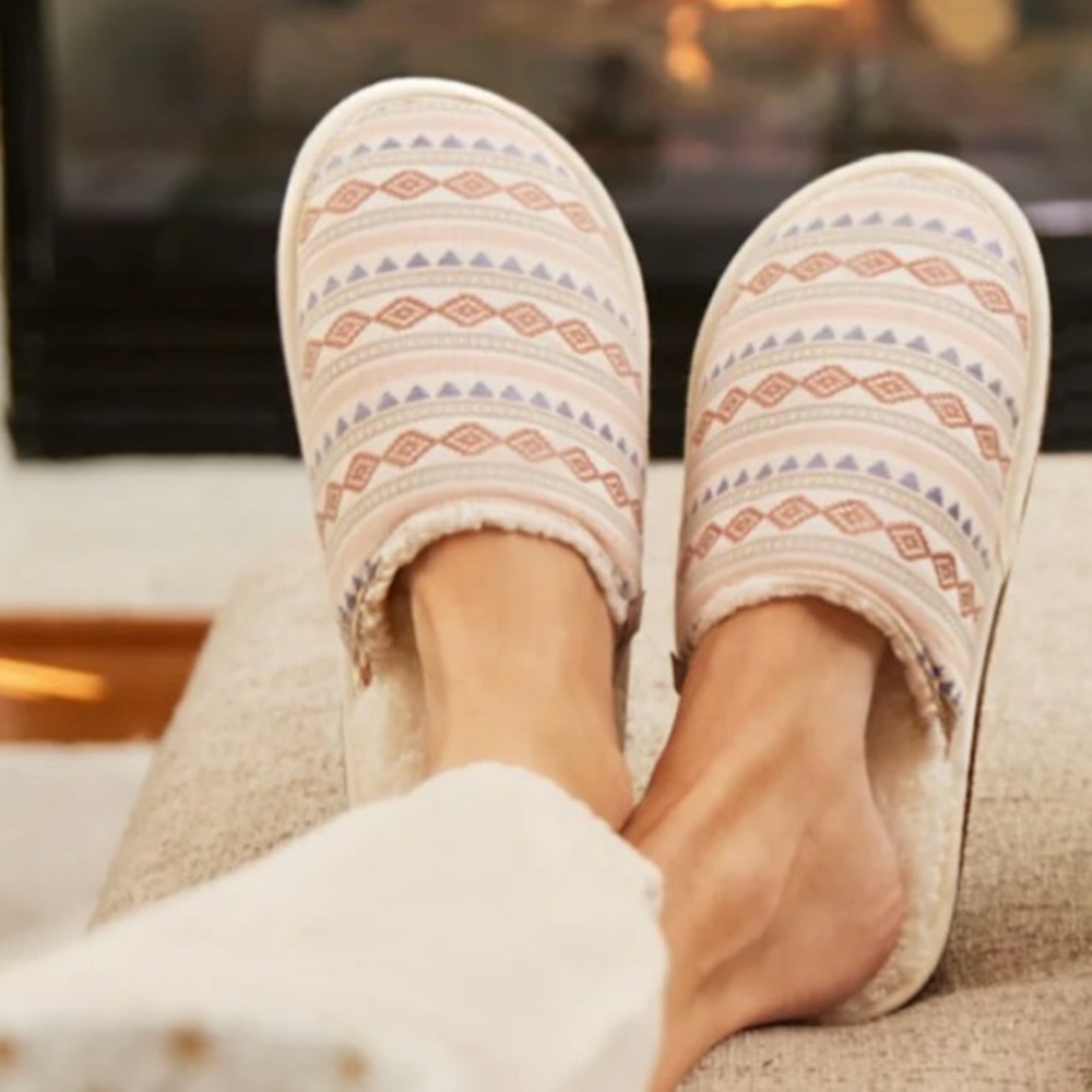 NEW FEELGOODZ Women’s Equinox Mule Slipper Sakura M